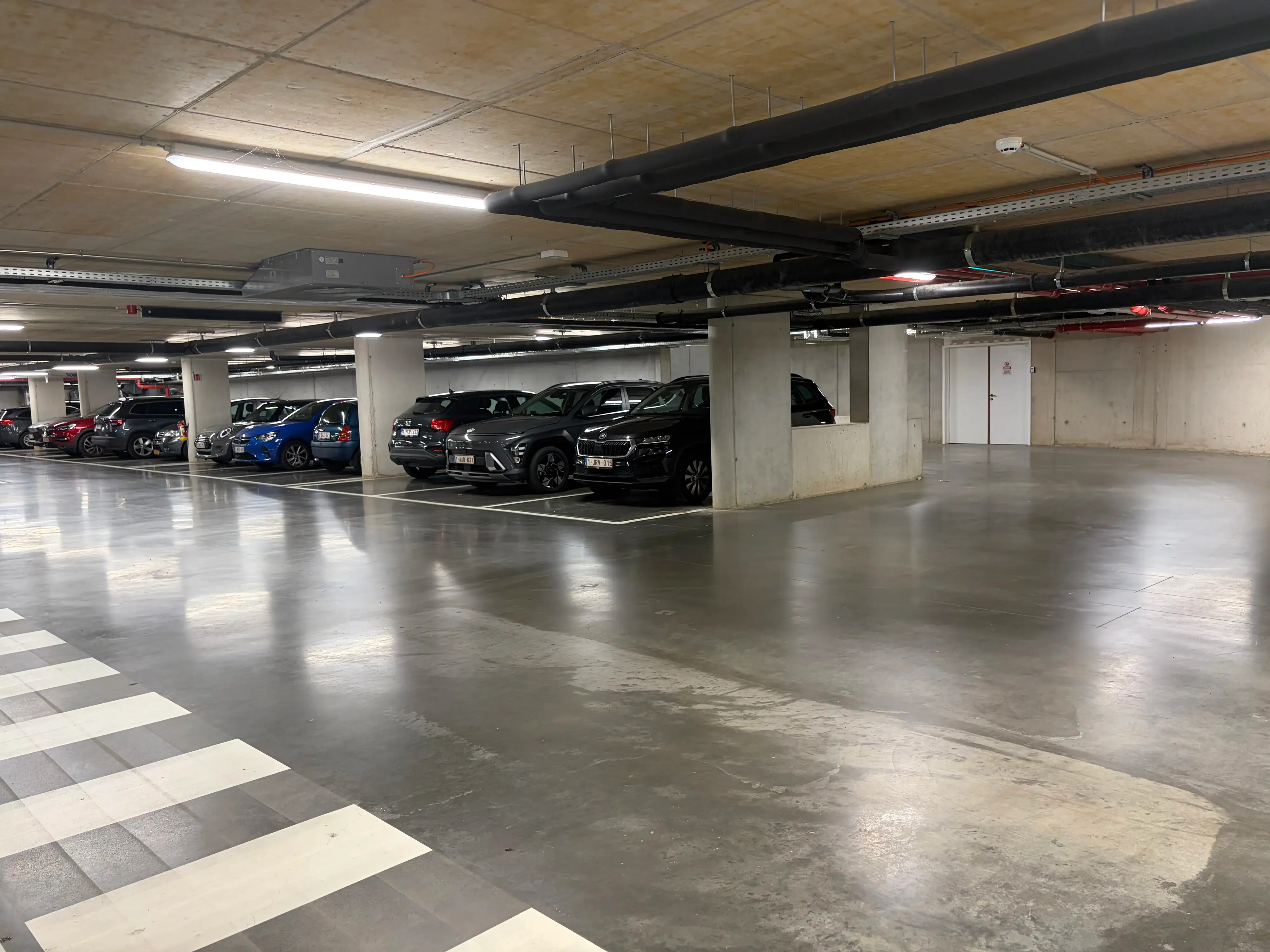 Ondergrondse parking van SPMW met veel plaats